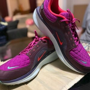 Nike Women's Magenta and Burgundy Athletic Shoes